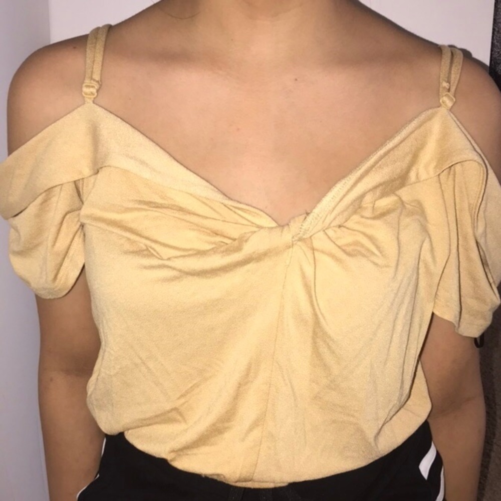 🌼Off the shoulders crop top🌼